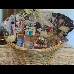 Make up and facial care gift basket